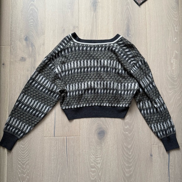 V-Neck Patterned Sweater - Picture 2 of 2